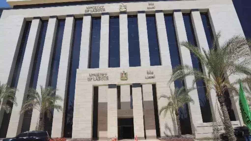 190 فرصة عمل متنوعة لأبناء السويس برواتب تصل إلى 25 ألف جنيه شهريًا