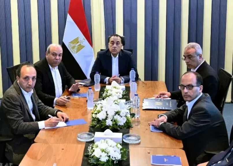 رئيس الوزراء يناقش الرؤية الشاملة واستراتيجيات تطوير «مصر للطيران»