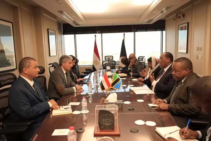 وزير السياحة والآثار يبحث مع وزير الإعلام والثقافة والفنون والرياضة التنزاني سبل تعزيز التعاون