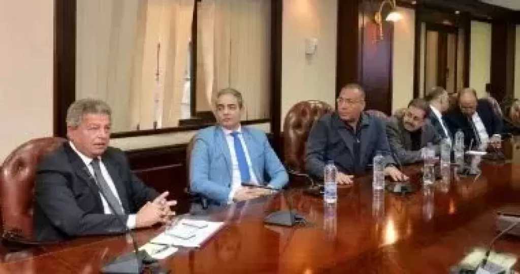 رئيس الأعلى للإعلام يُناقش مع أعضاء «لجنة الصياغة» التقرير النهائي للجنة تطوير الإعلام