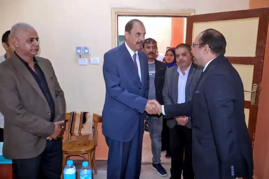 محافظ سوهاج: تفعيل غرف العمليات بالوحدات المحلية استعدادًا لانتخابات النواب