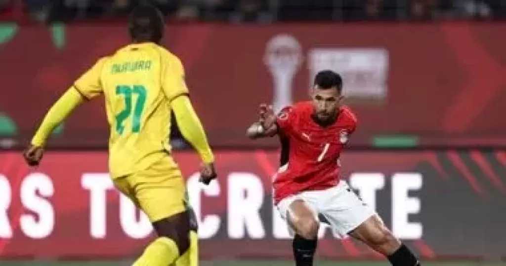 إنذار لـ تريزيجيه بداعى تمثيل السقوط داخل منطقة جزاء زيمبابوى