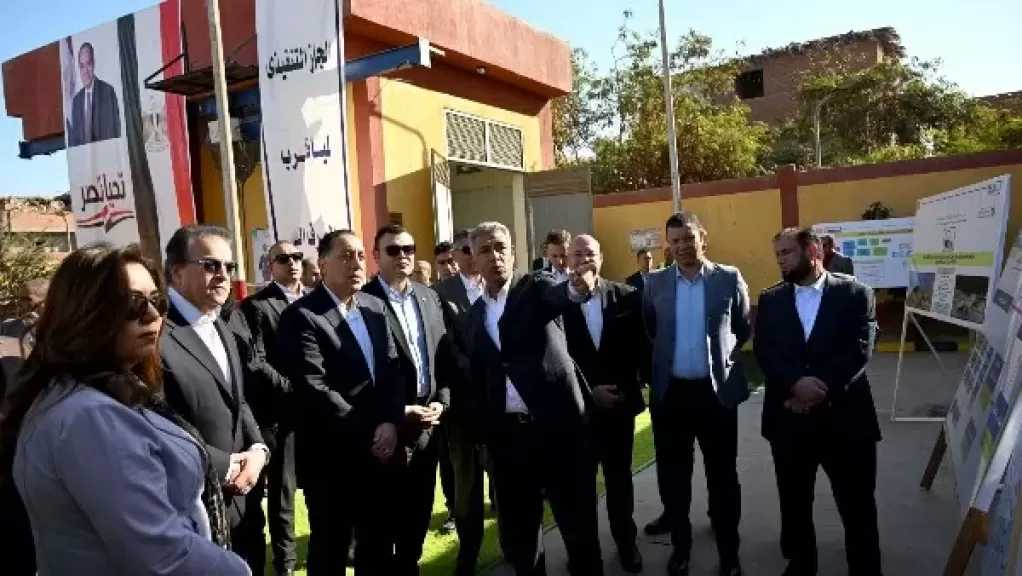 رئيس الوزراء يتفقد محطة رفع «الفهميين» للصرف الصحي بالجيزة
