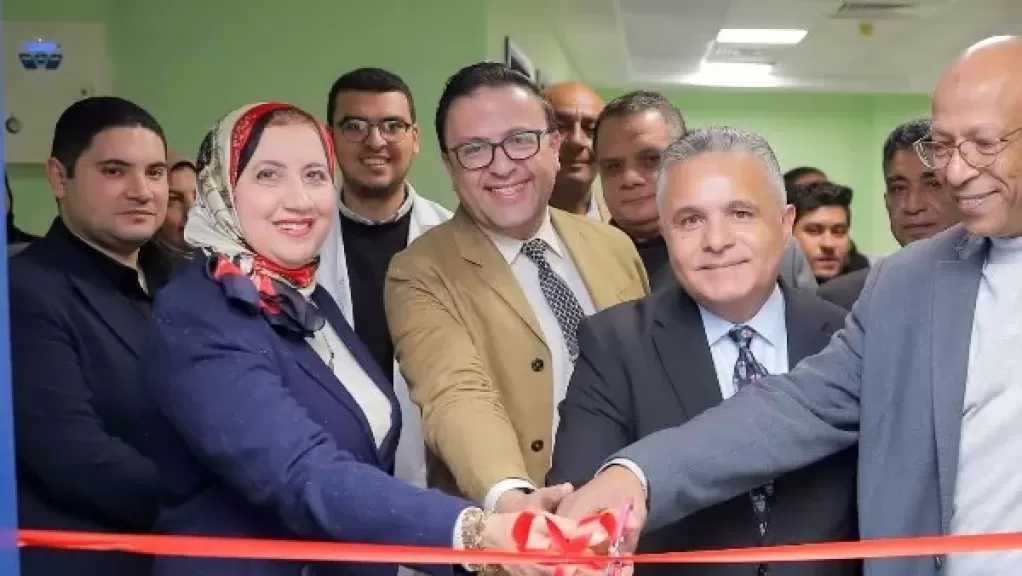 رئيس جامعة السويس يفتتح عيادات جديدة بكلية الطب