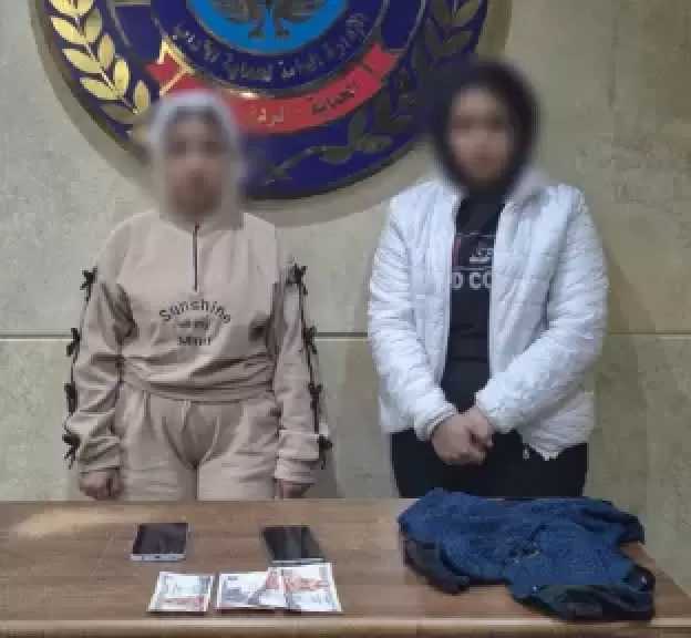 ضبط فتاتين متهمتين باستقطاب الرجال لممارسة الأعمال المنافية للآداب في الجيزة