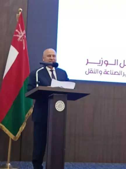 وزير الصناعة والنقل يشارك بفعاليات منتدى الأعمال المصري العماني بالعاصمة مسقط