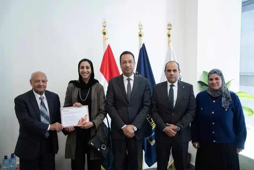 تخريج أول دفعة من البرنامج التدريبى المتخصص لبناء قدرات طلاب وخريجى الجامعة فى مجالات تحليل البيانات الضخمة والذكاء الاصطناعي