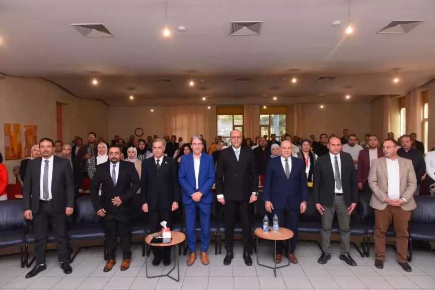 وزير العمل يسلم 50 عقد عمل لذوي الهمم بالتزامن مع إطلاق ندوة قانون العمل الجديد| صور