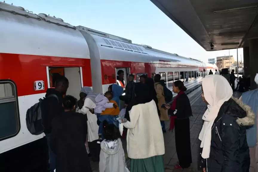 سكك حديد مصر تُسير الرحلة (41) لنقل الأشقاء السودانيين ضمن مشروع العودة الطوعية