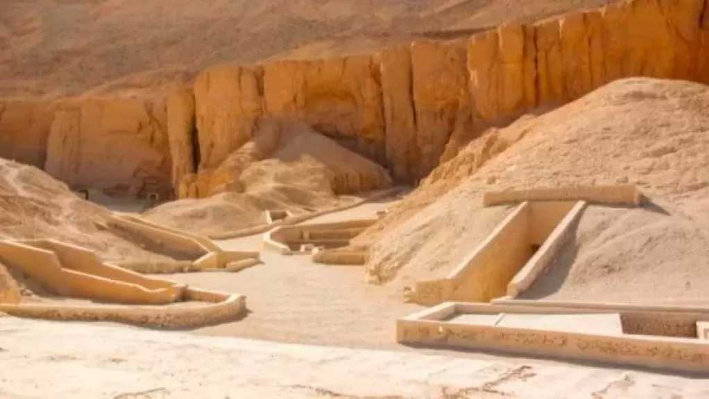 مصطفى وزيري يكشف حقيقة وجود وادي ملوك آخر في مصر