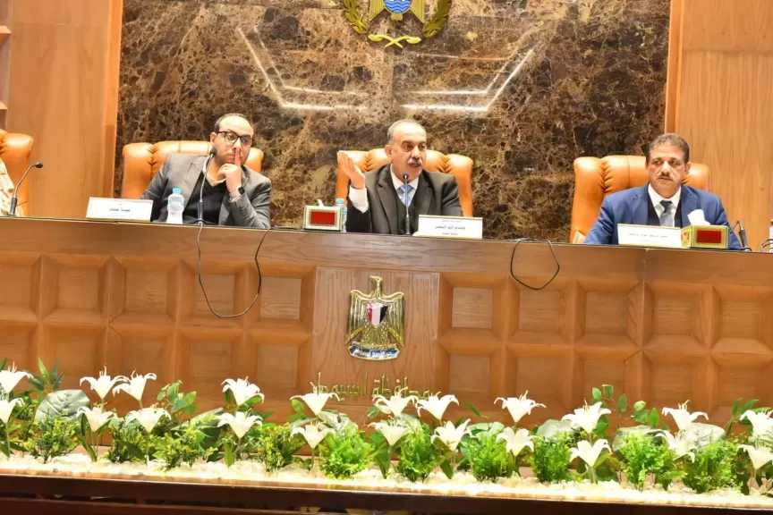 محافظ أسيوط يعلن خلال المجلس التنفيذي حزمة قرارات حاسمة لتسريع التنمية ويؤكد لا تهاون مع الفساد