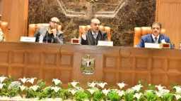 محافظ أسيوط يعلن خلال المجلس التنفيذي حزمة قرارات حاسمة لتسريع التنمية ويؤكد لا تهاون مع الفساد