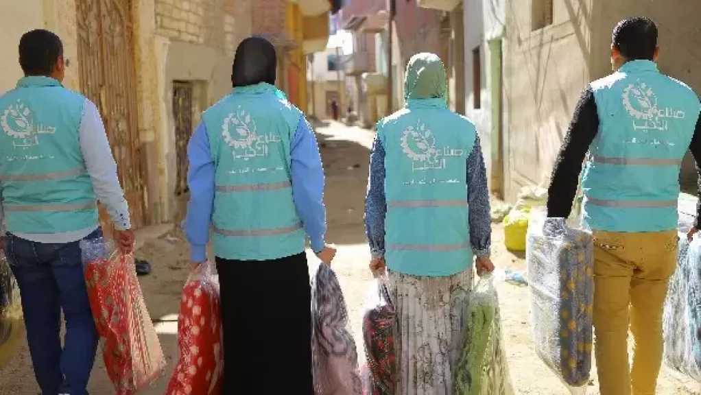 صناع الخير توزع 20 ألف بطانية على قرى 5 محافظات لمواجهة البرد