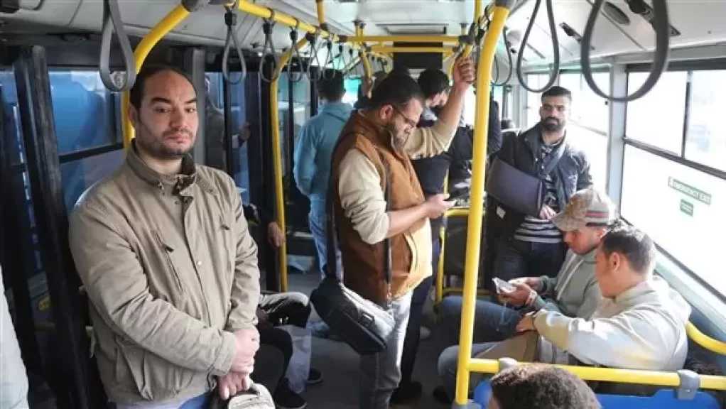 إقبال كبير من المواطنين على استخدام الأتوبيس الترددي BRT