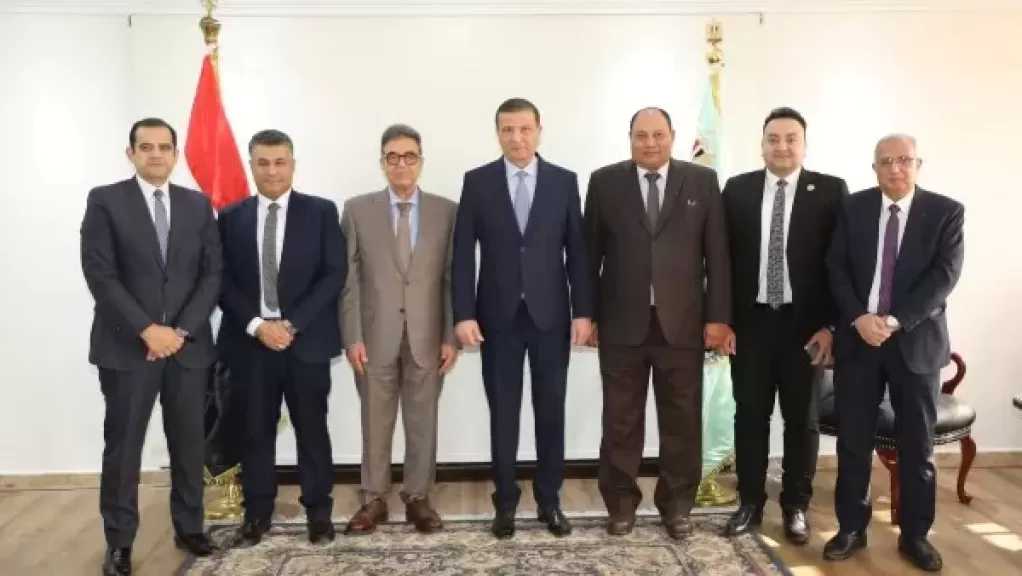 الطبيب البيطري خط الدفاع الأول.. وزير الزراعة يبحث مع نقيب البيطريين ملف كلاب الشوارع