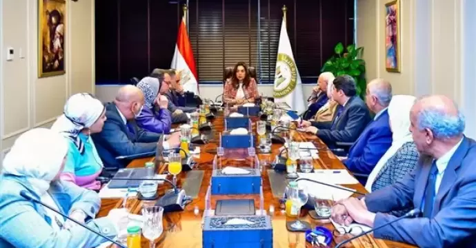 وزيرة التنمية المحلية تبحث أهم المخرجات الفنية للمشاركة المصرية بالمؤتمرات والاتفاقيات البيئية الأخيرة