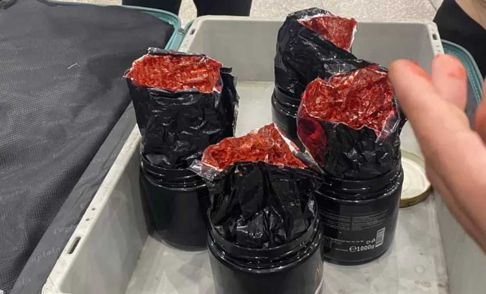 جمارك مطار القاهرة تضبط 11 كيلو ونصف من المخدرات