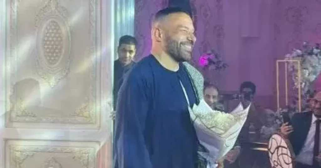 محمد خميس يحتفل بزفافه ويرتدى الجلباب الصعيدي