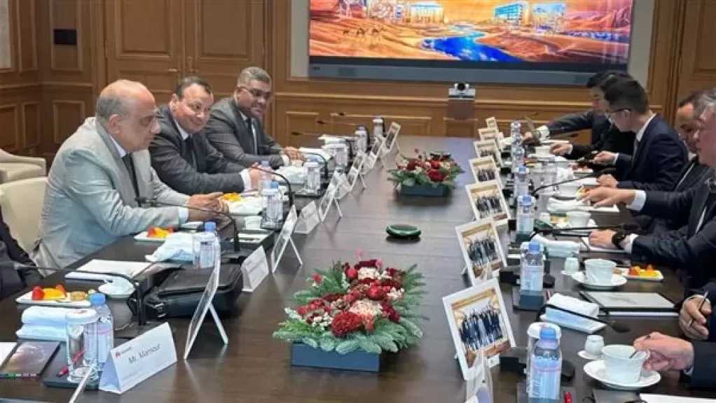 وزير الكهرباء يزور معامل اختبارات أنظمة بطاريات تخزين الطاقة ومركز التطوير والبحث بالصين