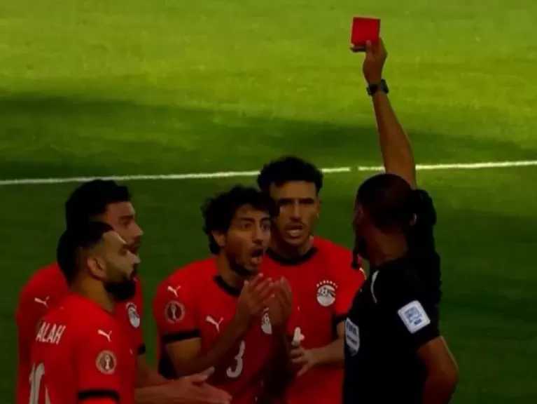 محمد هاني يعتذر للجماهير بعد الطرد أمام جنوب إفريقيا