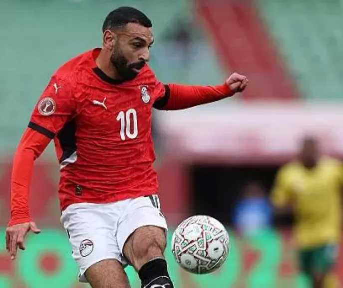 عمرو زكي يشكك في صحة ركلة جزاء صلاح أمام جنوب أفريقيا