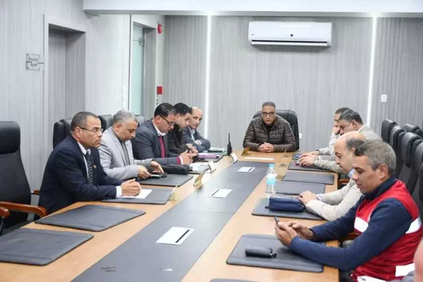 محافظ الفيوم يتابع سير جولة الإعادة لانتخابات النواب 2025 عبر شبكة الطوارئ