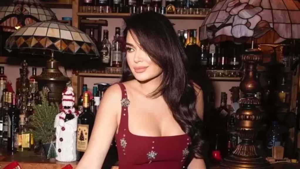 سيرين عبدالنور تحتفل بالكريسماس بإطلالة أنيقة وجذابة