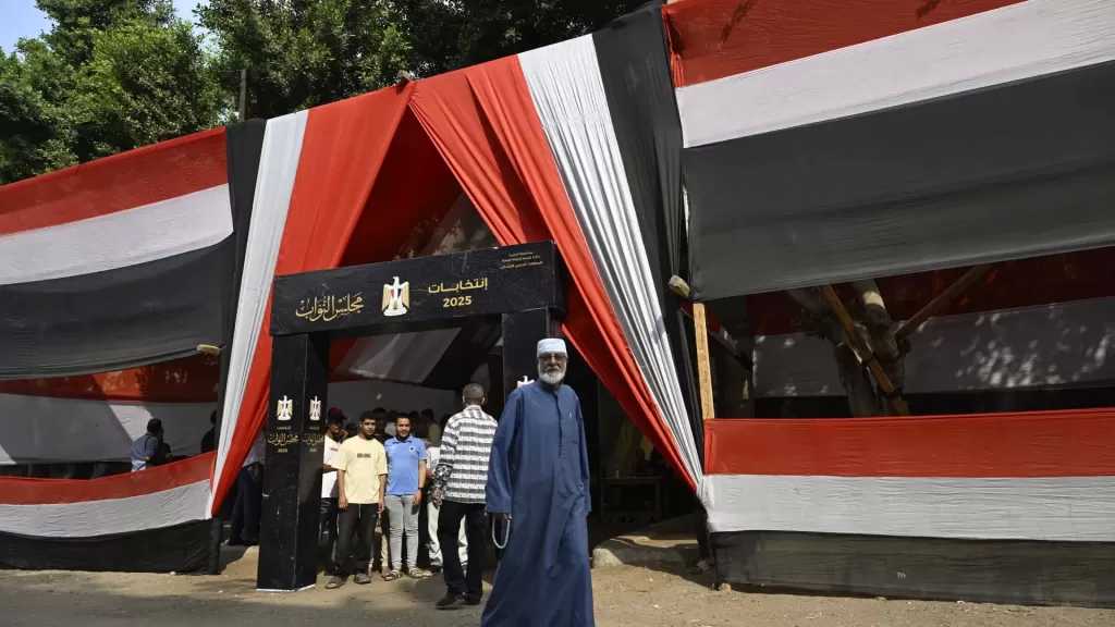 إخلاء سبيل 12 شخصا على ذمة التحقيقات لاتهامهم بتوزيع أموال على الناخبين بالبحيرة