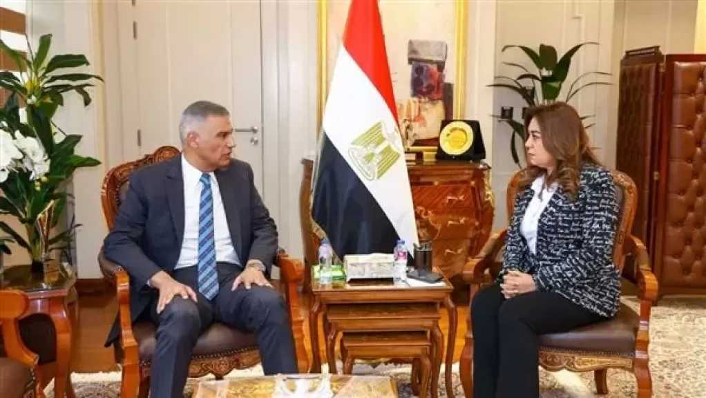 منال عوض تتابع مع محافظ أسوان تطوير منظومة المخلفات ومشروعات ”حياة كريمة”