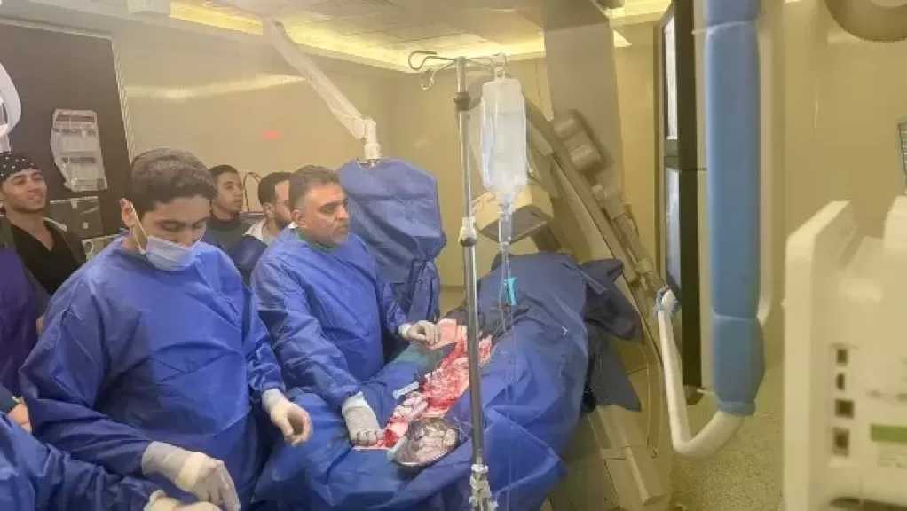 خبير دولي يجري عمليات قسطر قلبية معقدة بمستشفى الشيخ زايد التخصصي «مجانًا»