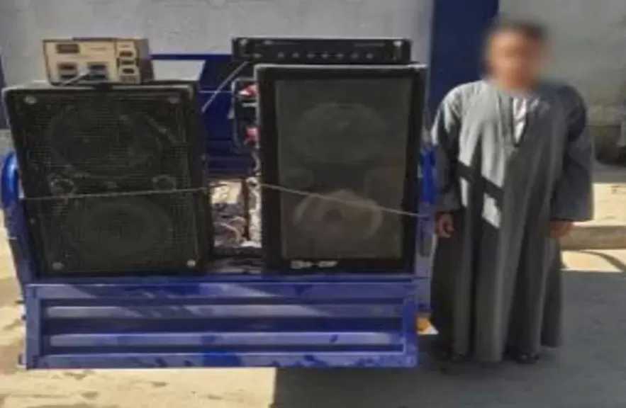 ضبط متهم يحث الناخبين على التصويت لصالح مرشح باستخدام مكبرات صوت في دشنا