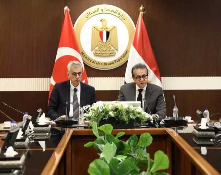 وزير الصحة يعقد اجتماعًا موسعًا مع وزير الصحة التركي