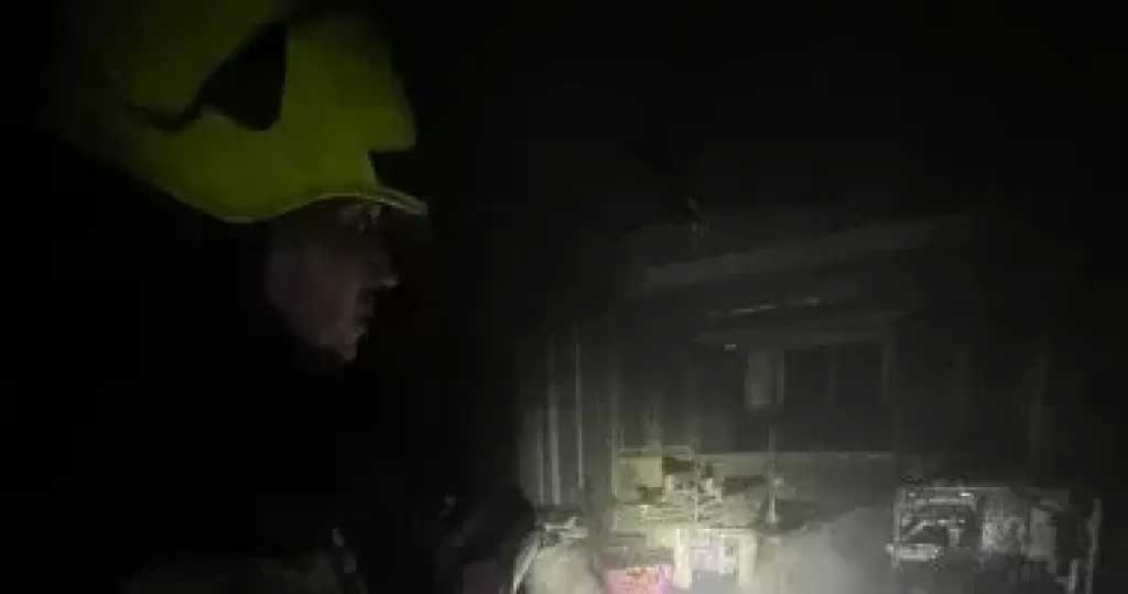 السيطرة على حريق مصنع ملابس وأقمشة بالزاوية الحمراء دون إصابات