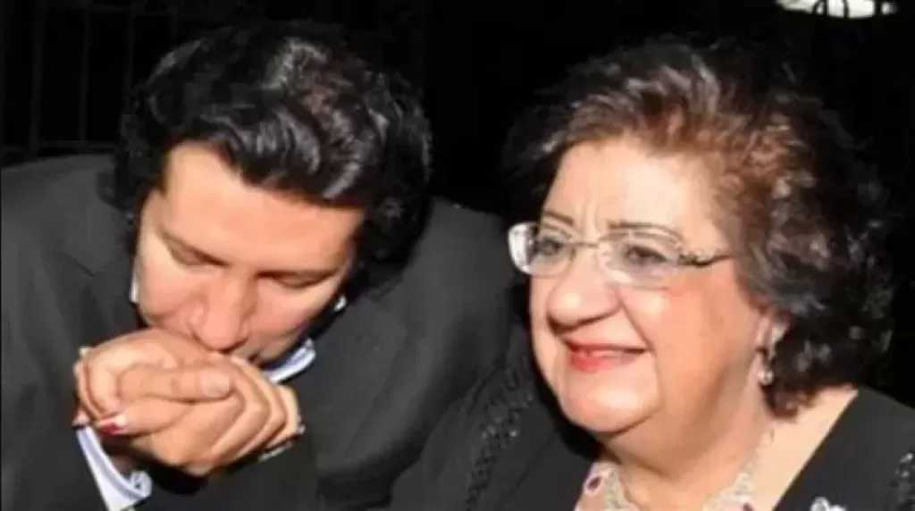 هاني رمزي عن وصية والدته: تبرعت بكل ما تملكه من ذهب للمحتاجين