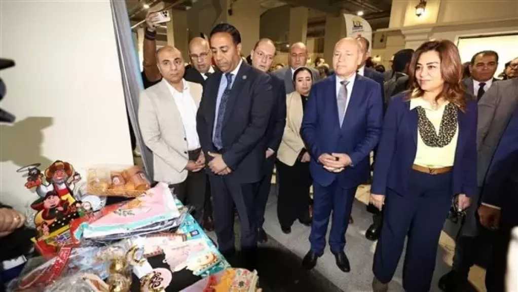 وزيرة التنمية المحلية تشارك في افتتاح سوق ومعرض السلع الغذائية المخفضة بالسبتية