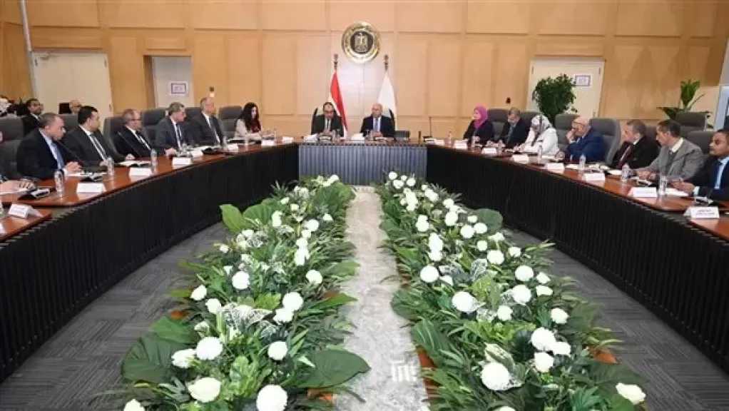 وزيرا الصناعة وقطاع الأعمال يبحثان تعميق التصنيع المحلي مع مصنعي الغزل والنسيج والملابس الجاهزة