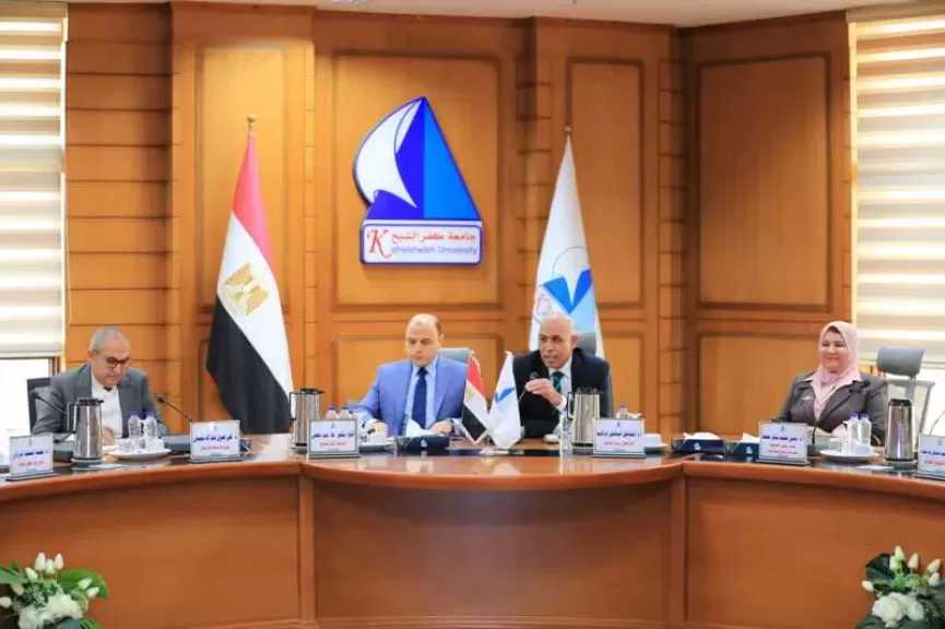 منح 95 لقبًا أكاديميا ومهنيا لباحثين بجامعة كفر الشيخ