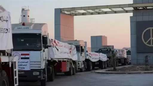 قافلة المساعدات الـ 107 تدخل إلى الفلسطينيين بقطاع غزة