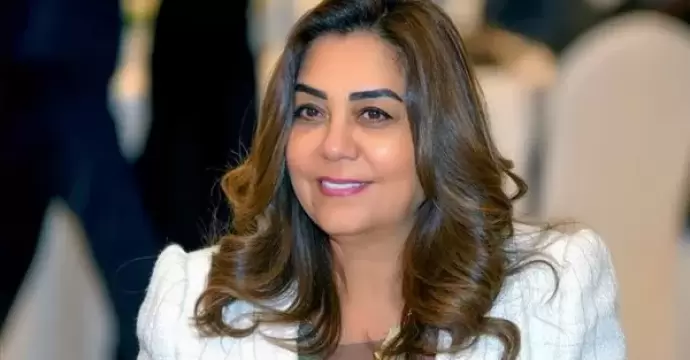 منال عوض تستعرض تقريرا حول جهود وزارة البيئة في مجال التغيرات المناخية