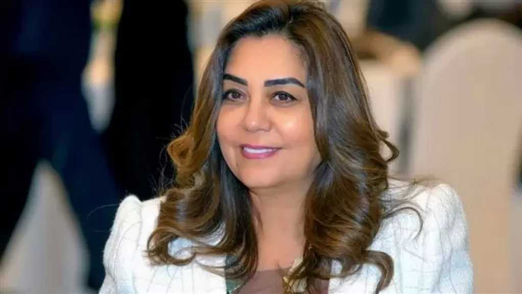 منال عوض تستعرض تقريرا حول جهود وزارة البيئة في مجال التغيرات المناخية