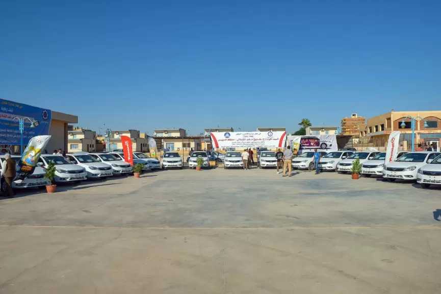 التعاون للبترول تدعم الأنشطة المجتمعية بالسويس وتوزع الدفعة الأخيرة من سيارات التاكسي