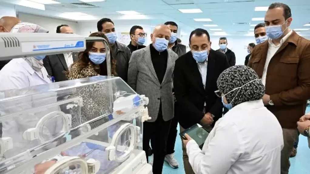 رئيس الوزراء يتفقد أقسام مستشفى الكرنك ..وتجهيز وحدة الأورام وفق أحدث المعايير العالمية