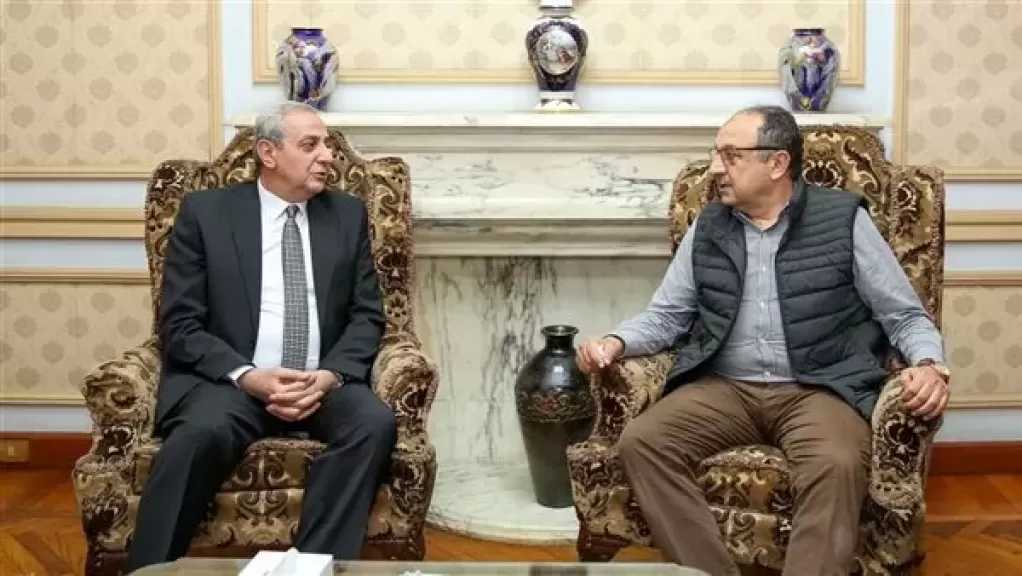 وزير قطاع الأعمال العام يلتقي محافظ الغربية في مستهل زيارته لشركة الغزل
