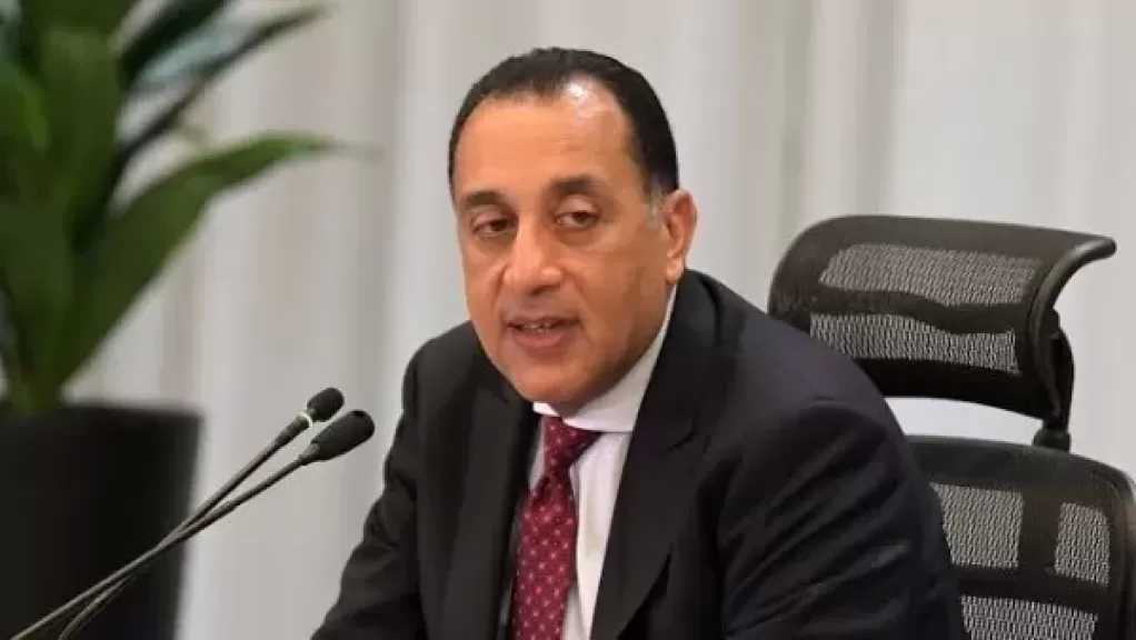 رئيس الوزراء يصل القاهرة عائدا من جولة في الأقصر