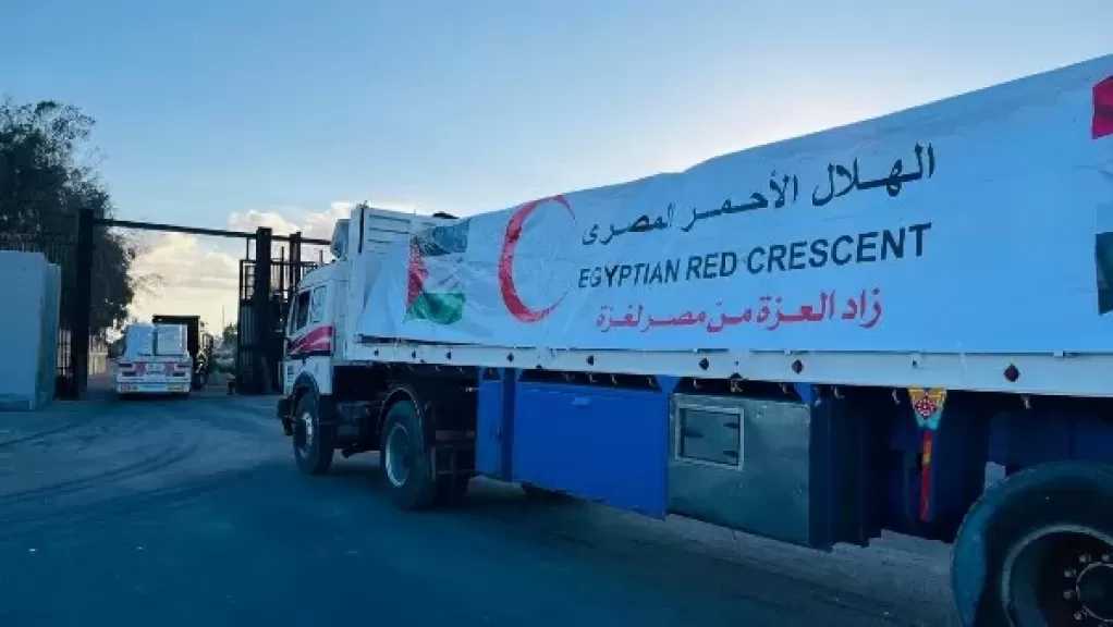 قافلة زاد العزة الـ108 تدخل إلى الفلسطينيين في قطاع غزة