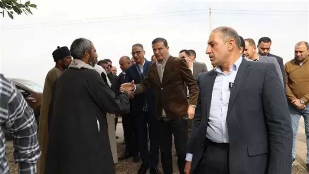 وزير الزراعة ومحافظ الفيوم يتفقدان حقول القمح والمجمعات الزراعية ضمن مبادرة ”حياة كريمة”