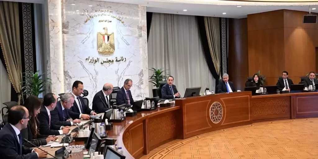 رئيس الوزراء يتابع الجهود الحكومية الخاصة بتيسير الإجراءات وتسهيل دخول السائحين وتحسين التجربة السياحية والصورة الذهنية