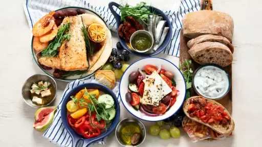 9 أطعمة يمكنك الاستمتاع بها دون خوف من زيادة الوزن