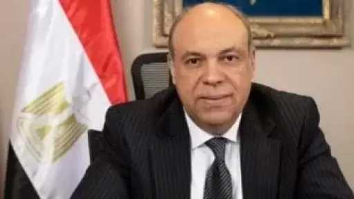 وزير الطيران المدني يهنئ قداسة البابا تواضروس الثاني بعيد القيامة المجيد