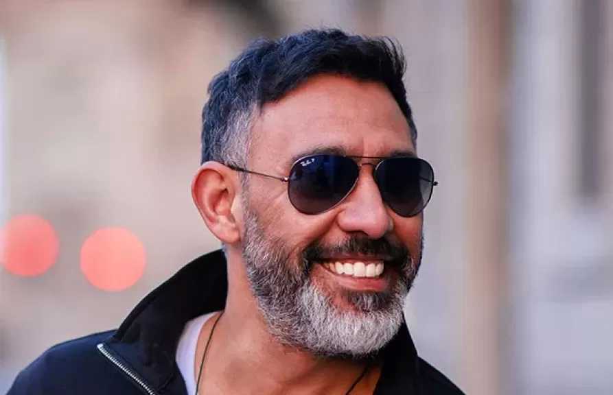 عمرو مصطفى: الجمهور اعتقد أن أفتكرلك إيه أغنية قديمة لأم كلثوم.. واكتشفت أن الـ AI يغني بلكنة أجنبية